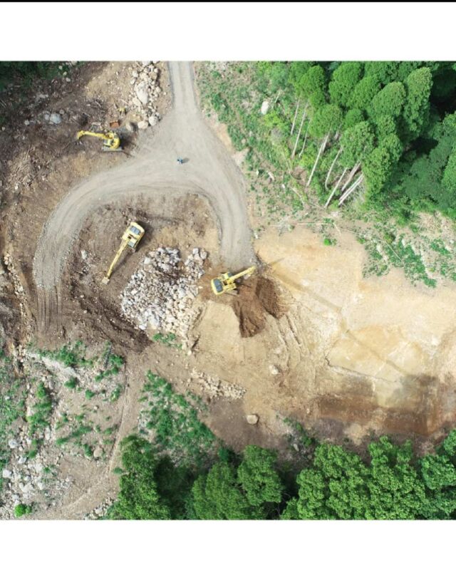 宇都迫川R5-2工区
工事完了のお知らせ✨

8月・10月と完成の航空写真です！
並べてみると進み具合がわかって
おもしろいです！

地域の皆様ご協力ありがとうございました🙇‍♀️

#工事現場 #土木 #鹿児島 #阿久根 #長島